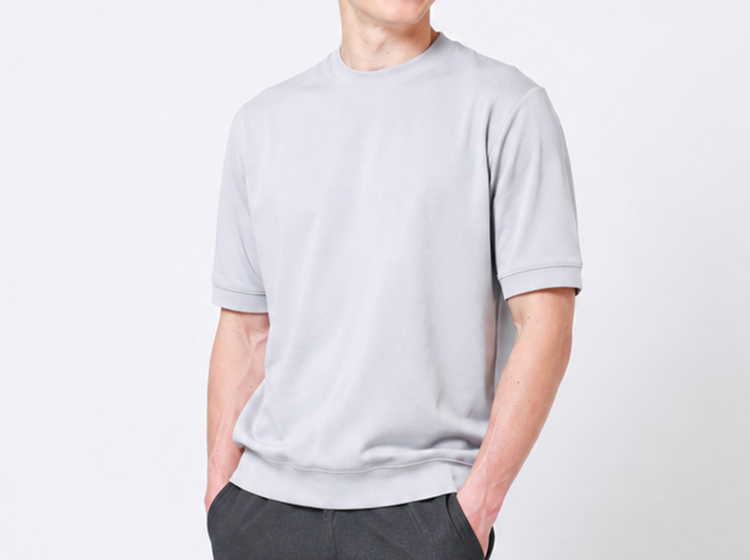一枚でも使える大人の万能Tシャツ