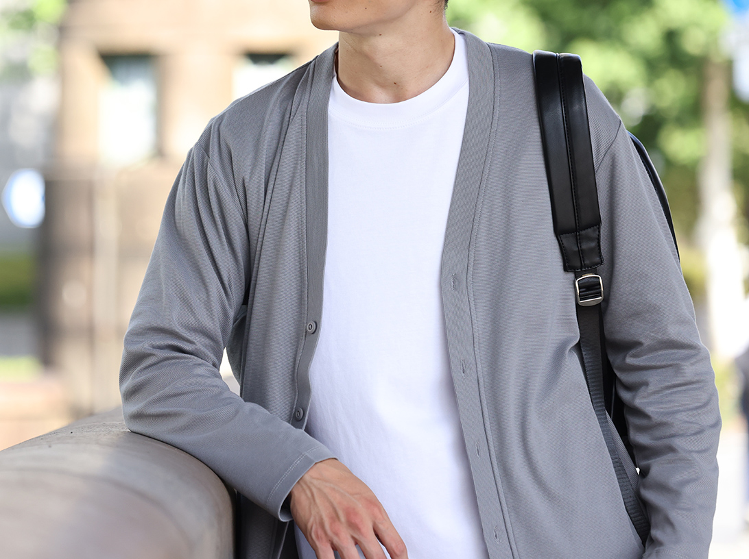 休日の外出におすすめの大人Tシャツスタイル